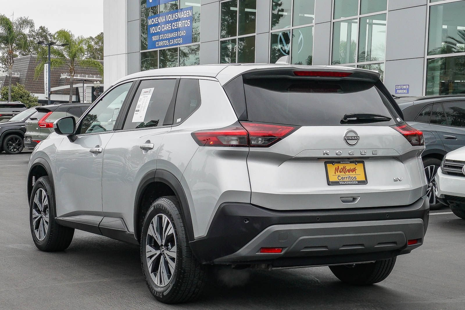 Used 2023 Nissan Rogue SV FWD image 9