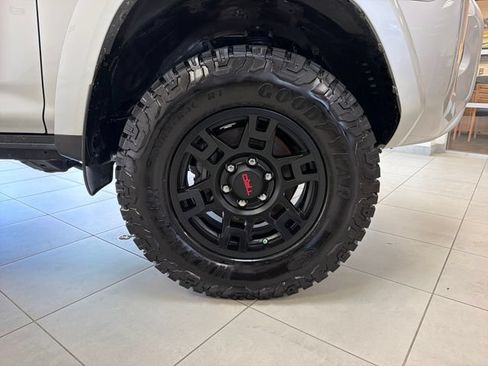 Used 2019 Toyota 4Runner SR5 AWD/4WD image 31