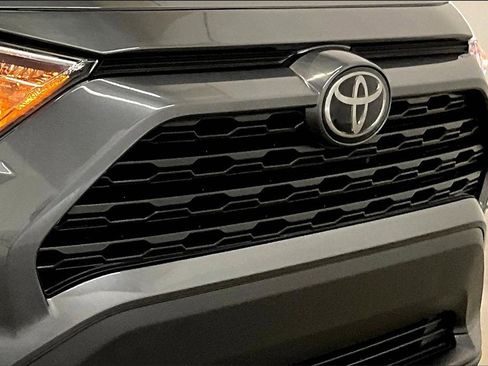 Used 2021 Toyota RAV4 XLE Premium image 31