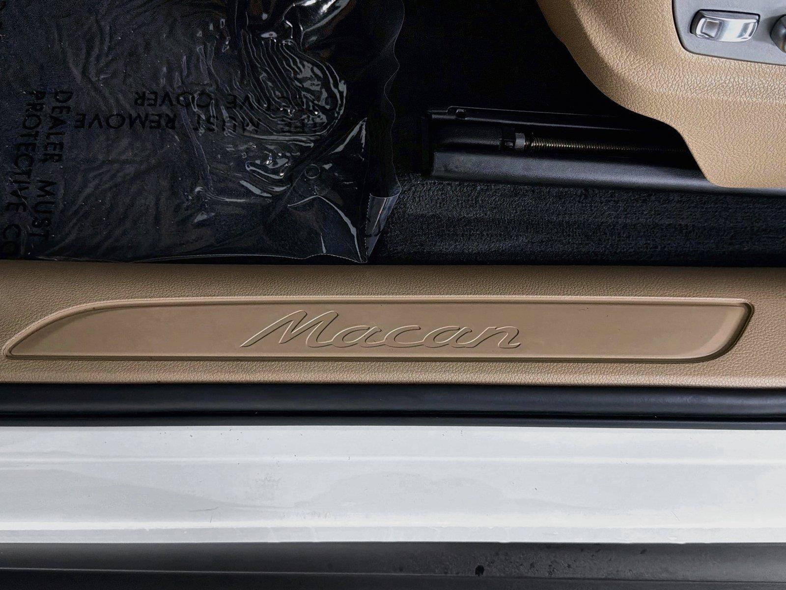 Certified 2023 Porsche Macan AWD/4WD image 10
