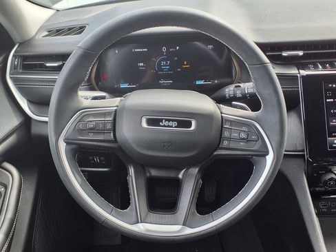 Used 2023 Jeep Grand Cherokee Laredo w/ Luxury Tech Group I AWD/4WD image 29