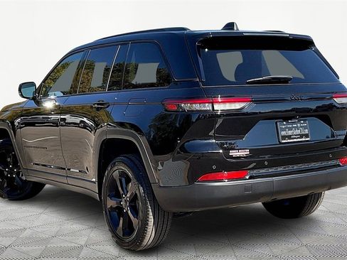 Used 2023 Jeep Grand Cherokee Limited w/ Black Appearance Package image 11