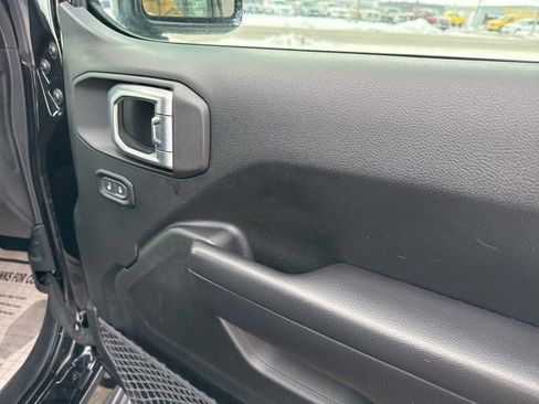 Used 2019 Jeep Wrangler Unlimited Sport S image 35