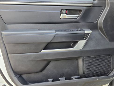Used 2025 Toyota Sequoia Platinum AWD/4WD image 28