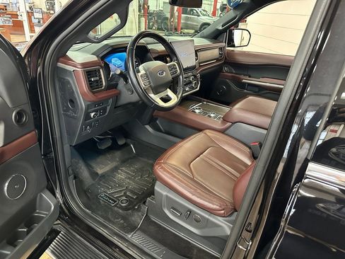 Used 2022 Ford Expedition Limited image 9