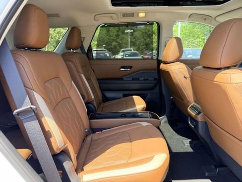 New 2026 Nissan Pathfinder Platinum AWD/4WD image 11