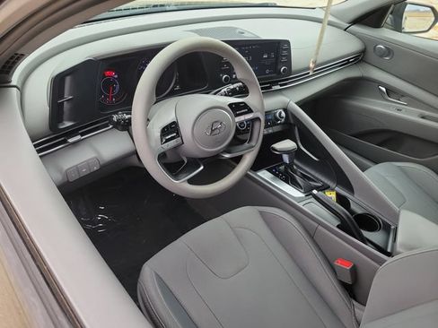 Used 2021 Hyundai Elantra SEL FWD image 6