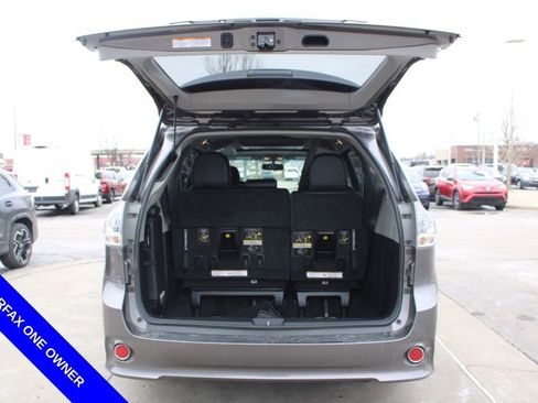 Used 2017 Toyota Sienna SE Premium image 9