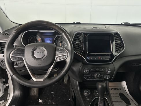 Used 2019 Jeep Cherokee Overland w/ Technology Group image 3