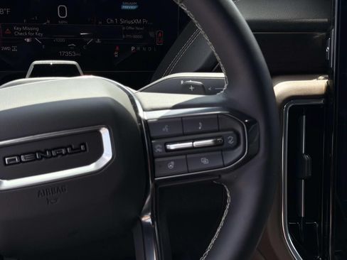 Used 2025 GMC Yukon Denali Ultimate AWD/4WD image 24