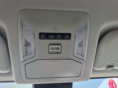 Used 2025 Toyota RAV4 LE AWD/4WD image 28