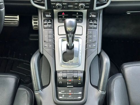 Used 2013 Porsche Cayenne Turbo image 15