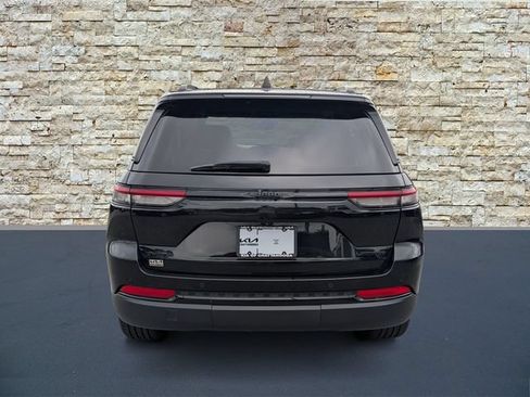 Used 2023 Jeep Grand Cherokee Limited w/ Black Appearance Package AWD/4WD image 7