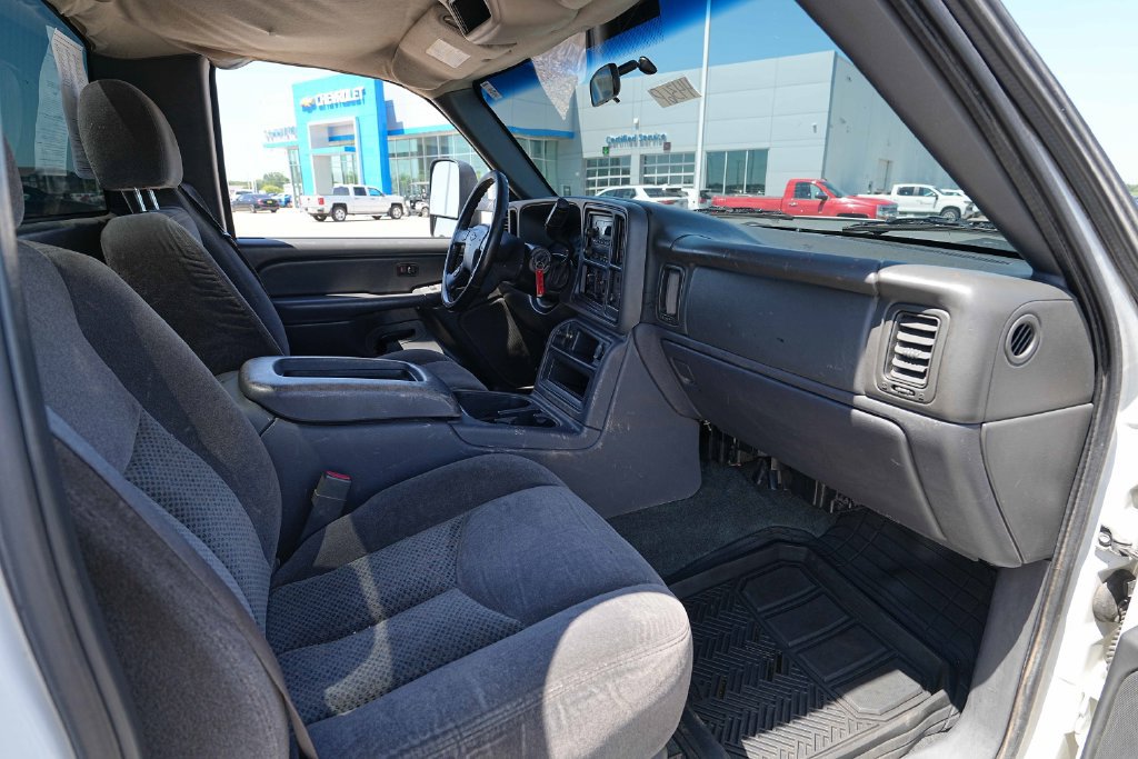 Used 2006 Chevrolet Silverado 2500 W/T w/ Heavy-Duty Power Package AWD/4WD image 20