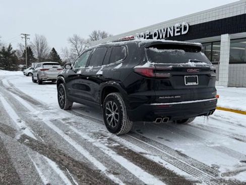 Used 2024 GMC Acadia AT4 w/ Luxury Package image 11