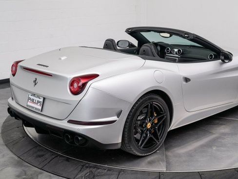 Used 2016 Ferrari California T image 18