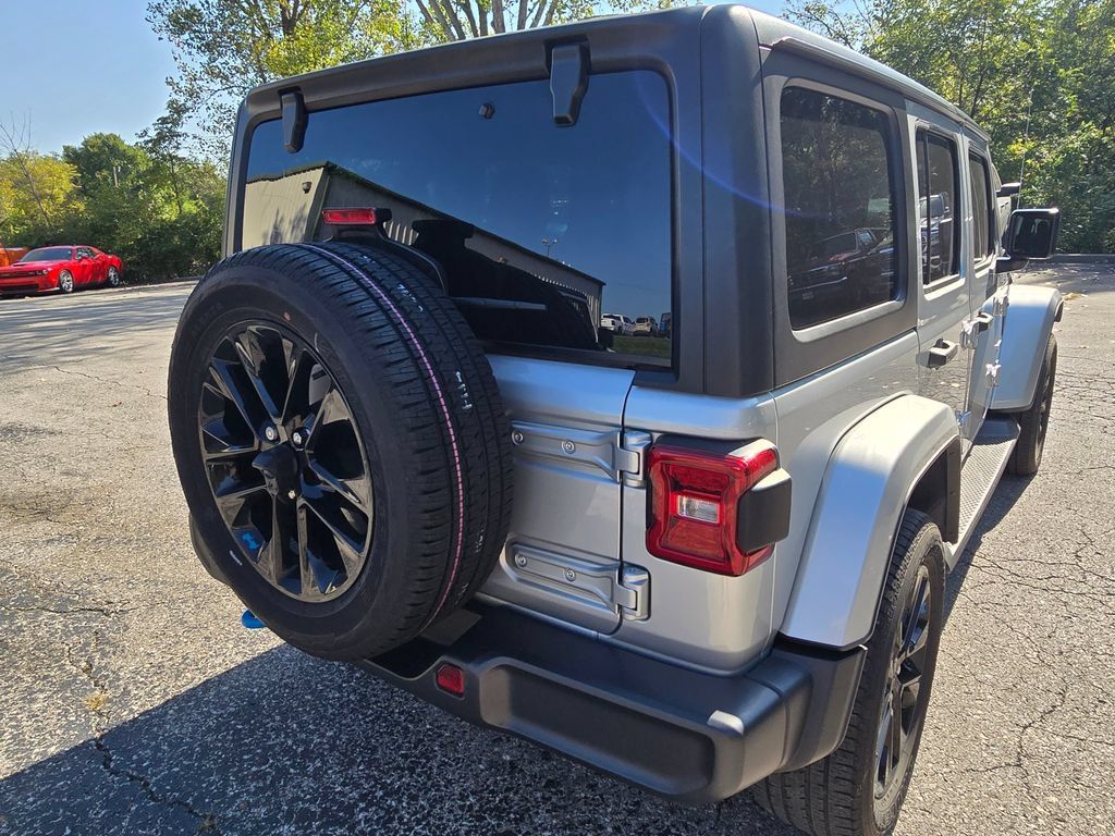 Used 2023 Jeep Wrangler Unlimited Sahara w/ Cold Weather Group AWD/4WD image 9