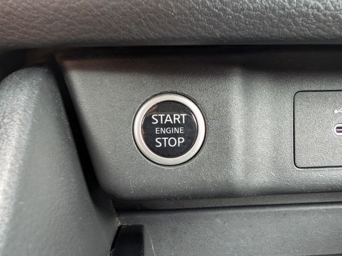 Used 2023 Nissan Rogue S FWD image 31