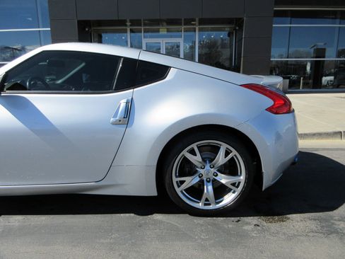 Used 2009 Nissan 370Z Touring w/ Sport Pkg image 5