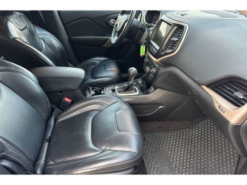 Used 2017 Jeep Cherokee Latitude w/ True North Edition image 18