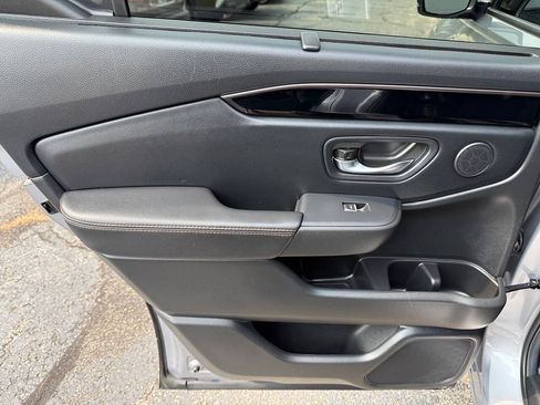 Used 2025 Honda Pilot TrailSport image 20