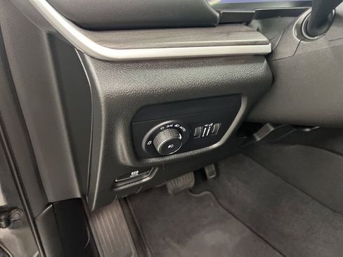 Used 2022 Jeep Grand Cherokee L Limited image 19