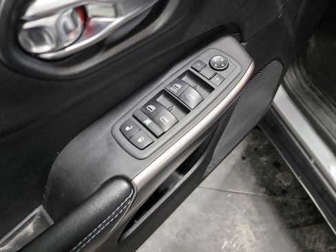 Used 2020 Jeep Cherokee Latitude w/ Cold Weather Group image 14