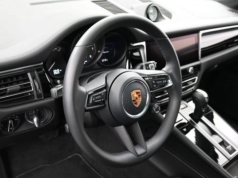 Certified 2026 Porsche Macan AWD/4WD image 16