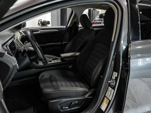 Used 2020 Ford Fusion SE FWD image 29