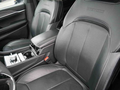 Used 2024 Jeep Grand Cherokee Overland image 27