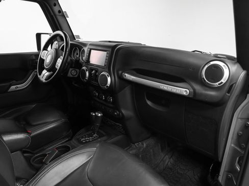 Used 2015 Jeep Wrangler Unlimited Rubicon AWD/4WD image 22