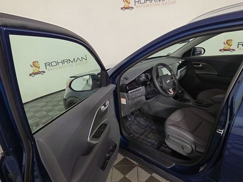 Used 2020 Kia Niro LX image 18