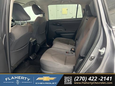 Used 2024 Toyota Highlander LE AWD/4WD image 11