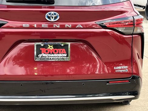 Used 2024 Toyota Sienna Limited AWD/4WD image 6