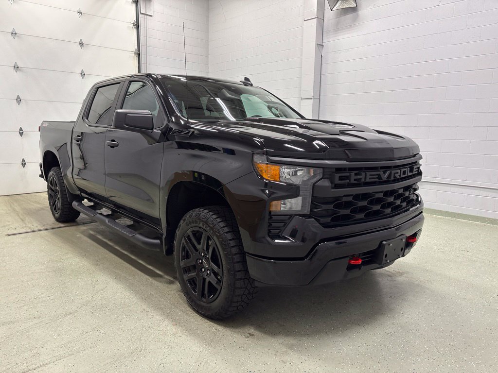 Used 2024 Chevrolet Silverado 1500 Custom Trail Boss w/ LPO, Dark Essentials Package AWD/4WD image 2