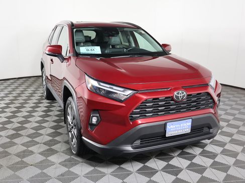 Used 2022 Toyota RAV4 XLE Premium image 3
