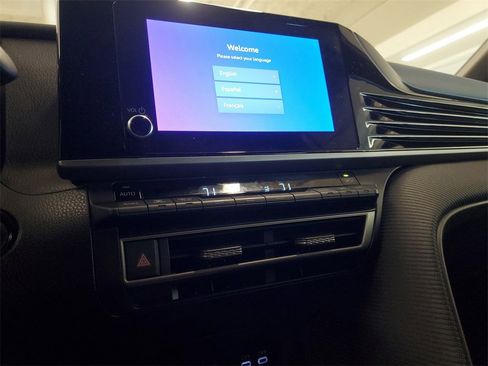 Used 2025 Toyota Camry SE image 24