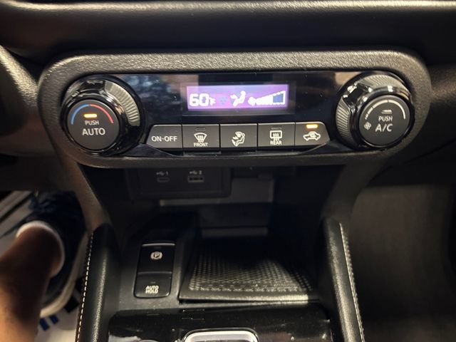 Used 2023 Nissan Kicks SR FWD image 20