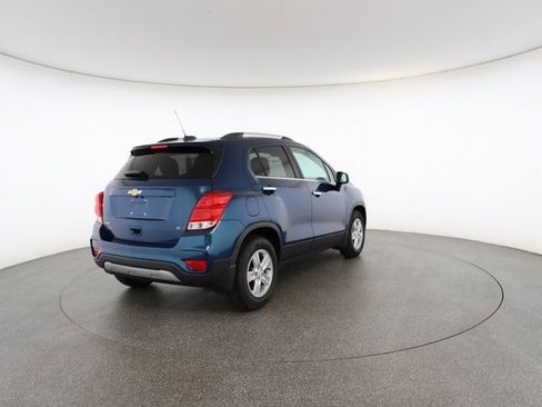 Used 2019 Chevrolet Trax LT w/ LT Convenience Package image 17