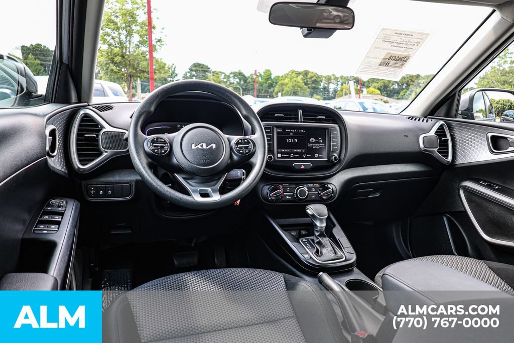 Used 2025 Kia Soul LX w/ LX Technology Package FWD image 27