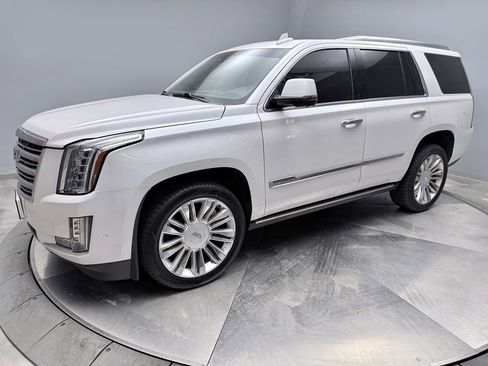 Used 2020 Cadillac Escalade Platinum image 1