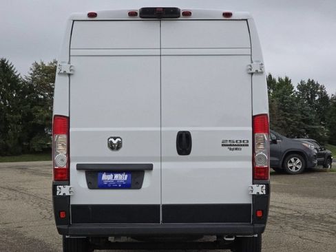 Used 2025 RAM ProMaster 2500 w/ Convenience Group FWD image 18