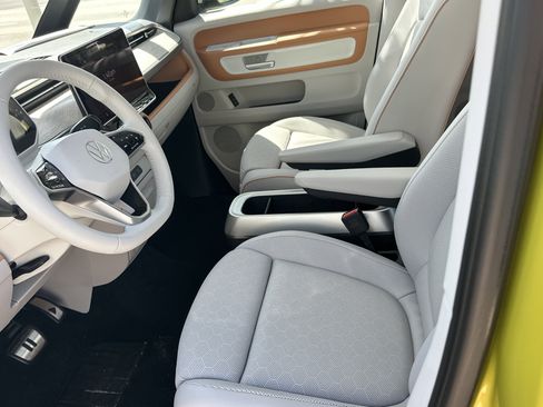 New 2025 Volkswagen ID. Buzz 1st Edition image 11