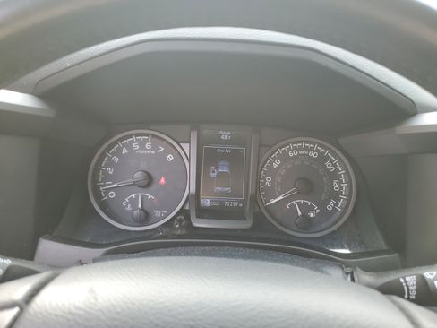 Used 2016 Toyota Tacoma TRD Sport image 17