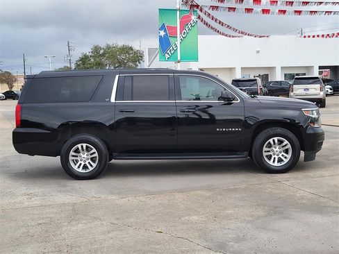 Used 2018 Chevrolet Suburban LT image 8
