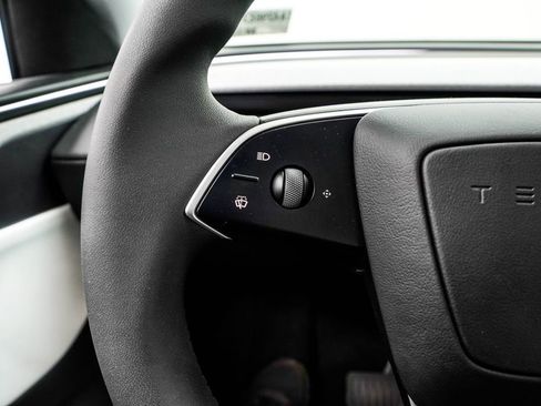 Used 2026 Tesla Model Y 2WD image 35