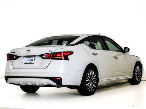 Used 2024 Nissan Altima 2.5 SV FWD image 6