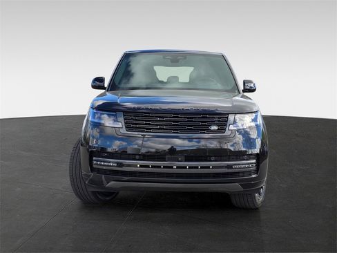 New 2026 Land Rover Range Rover SE image 2
