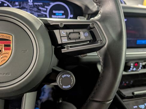 Certified 2025 Porsche Cayenne S image 28