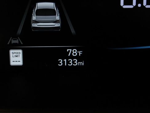 Certified 2025 Hyundai Elantra Sport image 26